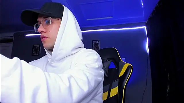 alexgiraldo   online show from 10/30/25, 10:16