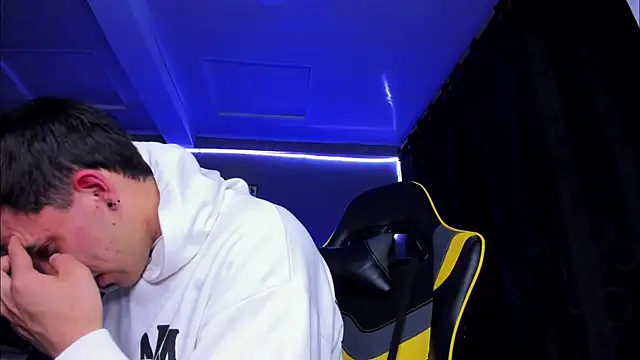 alexgiraldo   online show from 10/31/25, 04:35