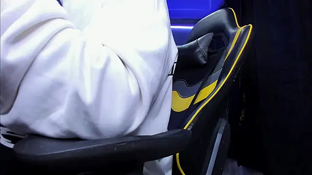 alexgiraldo   online show from 11/05/25, 05:40