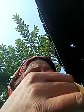 Snapshot of heena3355 chatting on 12/16/25, 05:34 heena3355 online show from 12/16/25, 05:34