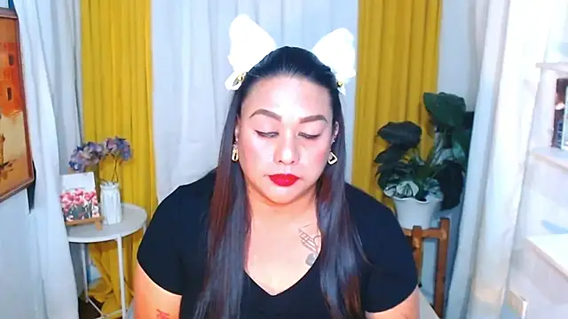 Snapshot of EmmaKantutera chatting on 12/20/25, 11:28 EmmaKantutera online show from 12/20/25, 11:28