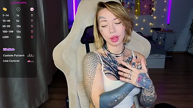 Snapshot of bunnykellyyy chatting on 10/23/25, 06:39 bunnykellyyy online show from 10/23/25, 06:39