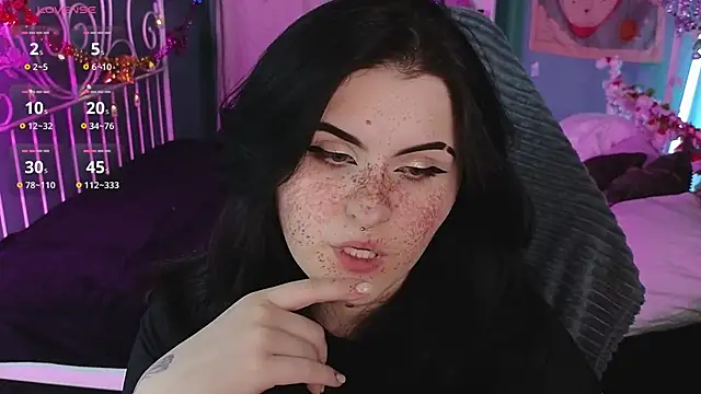 Snapshot of Dark_Shine chatting on 12/22/25, 08:50 Dark Shine online show from 12/22/25, 08:50