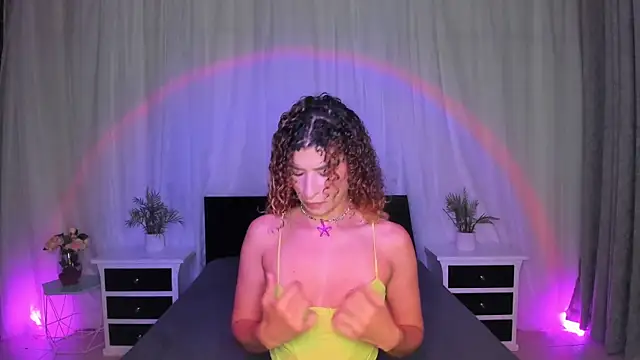 Evolet Bee online show from 11/19/25, 12:27