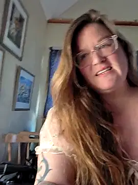 Snapshot of Love86Emily chatting on 03/25/26, 05:19 Love86Emily online show from 03/25/26, 05:19
