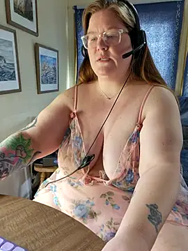Snapshot of Love86Emily chatting on 04/02/26, 05:32 Love86Emily online show from 04/02/26, 05:32