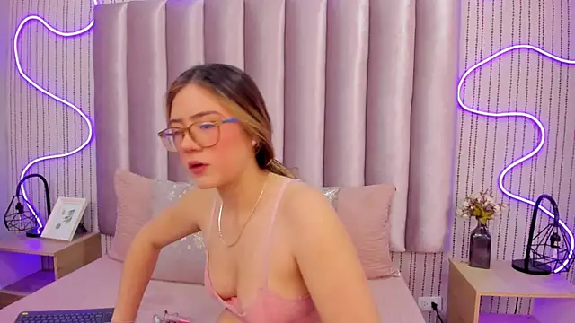 SamanthaPeachss online show from 11/21/25, 11:53