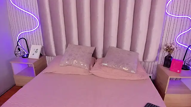 SamanthaPeachss online show from 12/02/25, 01:39