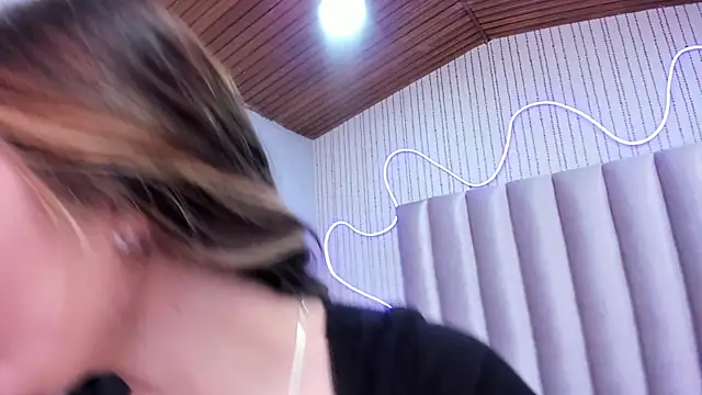 SamanthaPeachss online show from 12/03/25, 12:14