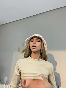 heloagreen  online show from 09/10/25, 03:06