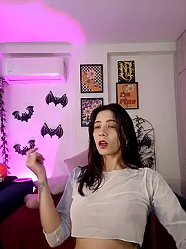 mishelkrave  online show from 10/28/25, 10:23