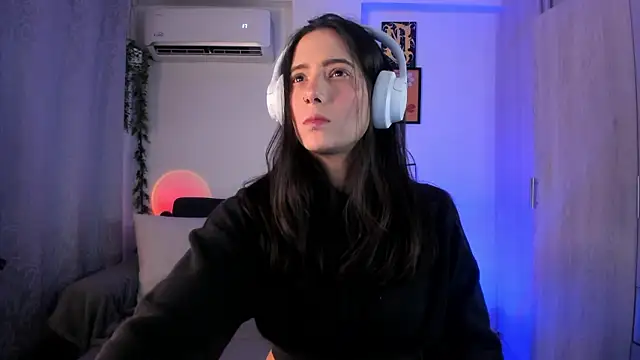 Snapshot of mishelkrave_ chatting on 02/09/26, 11:42 mishelkrave online show from 02/09/26, 11:42