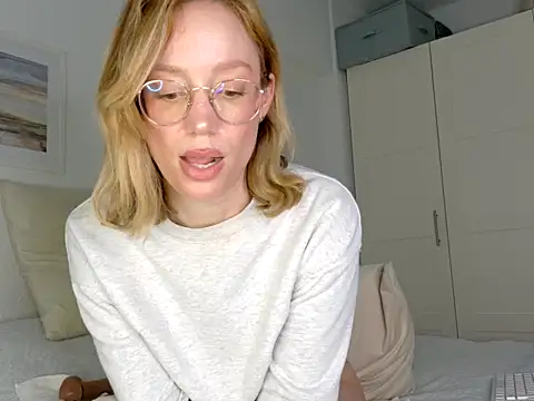 Snapshot of MissFrenchy chatting on 03/01/26, 09:17 MissFrenchy online show from 03/01/26, 09:17