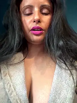 Snapshot of Angelaarayexx chatting on 01/16/26, 01:15 Angelaarayexx online show from 01/16/26, 01:15