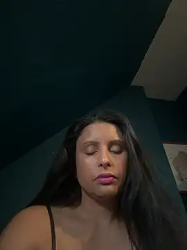 Snapshot of Angelaarayexx chatting on 03/07/26, 02:25 Angelaarayexx online show from 03/07/26, 02:25