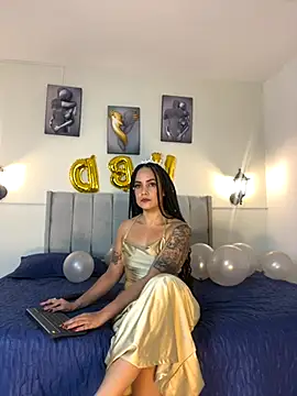 Samara Hadi  online show from 11/05/25, 10:21