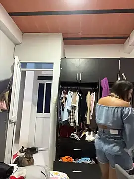 emilysofiia online show from 10/31/25, 11:17