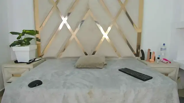 Snapshot of arielasm chatting on 02/18/26, 12:45 arielasm online show from 02/18/26, 12:45