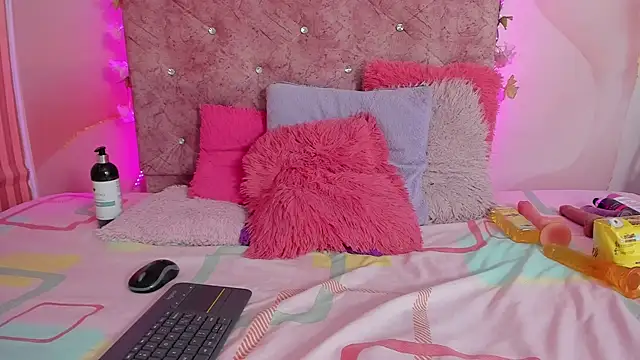 Snapshot of Mila_grace_ chatting on 10/07/25, 06:38 Mila grace online show from 10/07/25, 06:38