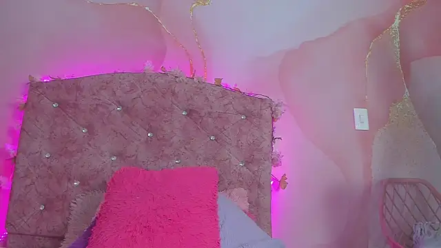 Snapshot of Mila_grace_ chatting on 10/17/25, 06:32 Mila grace online show from 10/17/25, 06:32