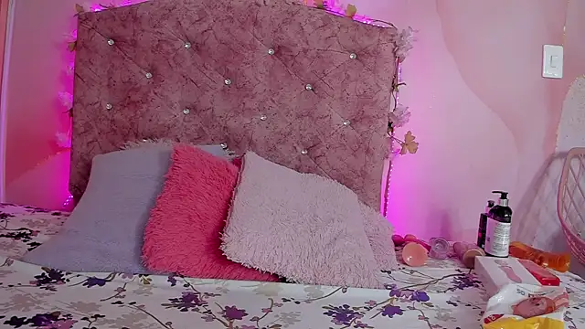 Snapshot of Mila_grace_ chatting on 11/25/25, 06:41 Mila grace online show from 11/25/25, 06:41