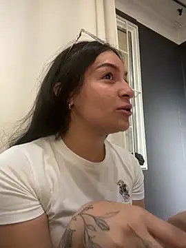 Alyha Cortes online show from 10/30/25, 01:23