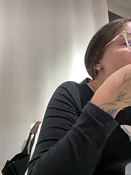 Alyha Cortes online show from 12/02/25, 01:28