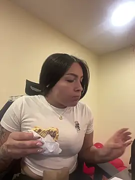 Alyha Cortes online show from 05/06/26, 02:00