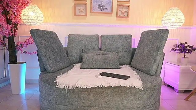 LoonaNyx online show from 11/21/25, 11:42