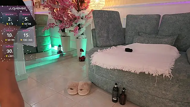 LoonaNyx online show from 12/15/25, 11:36