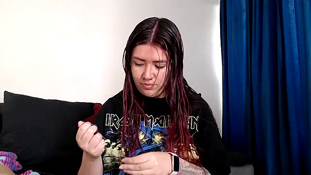 Snapshot of evilheart_69 chatting on 11/20/25, 02:39 evilheart 69 online show from 11/20/25, 02:39