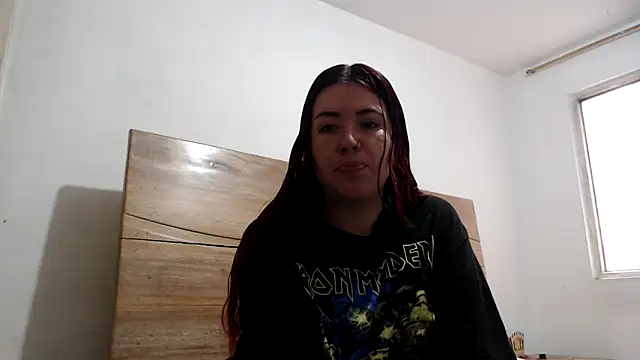 Snapshot of evilheart_69 chatting on 11/27/25, 06:32 evilheart 69 online show from 11/27/25, 06:32