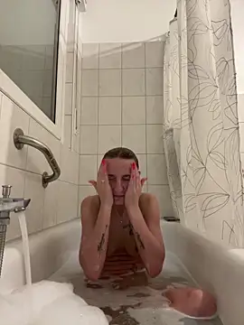 Snapshot of Emilia_Mausi chatting on 01/05/26, 08:01 Emilia Mausi online show from 01/05/26, 08:01