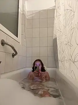 Snapshot of Emilia_Mausi chatting on 01/06/26, 07:28 Emilia Mausi online show from 01/06/26, 07:28