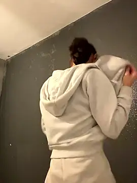 Snapshot of Emilia_Mausi chatting on 02/23/26, 08:17 Emilia Mausi online show from 02/23/26, 08:17