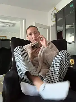 Snapshot of Emilia_Mausi chatting on 03/02/26, 10:44 Emilia Mausi online show from 03/02/26, 10:44