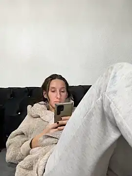 Snapshot of Emilia_Mausi chatting on 03/10/26, 08:47 Emilia Mausi online show from 03/10/26, 08:47