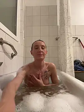 Emilia Mausi online show from 04/26/26, 07:33