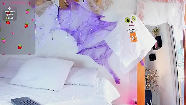 Snapshot of Aleexiiaa chatting on 10/25/25, 12:45 Aleexiiaa online show from 10/25/25, 12:45