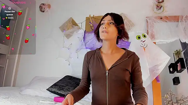 Snapshot of Aleexiiaa chatting on 10/29/25, 01:02 Aleexiiaa online show from 10/29/25, 01:02