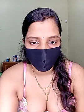 Rose-luckey online show from 11/18/25, 12:53