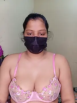 Snapshot of Rose-luckey chatting on 06/10/26, 03:33 Rose-luckey online show from 06/10/26, 03:33