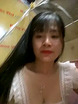 Snapshot of One-nice chatting on 10/03/25, 12:24 One-nice online show from 10/03/25, 12:24