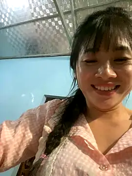 Snapshot of One-nice chatting on 10/22/25, 12:16 One-nice online show from 10/22/25, 12:16