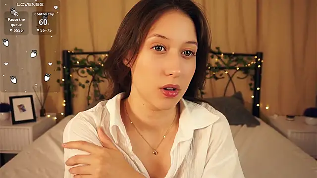 Snapshot of BeckyBurgh chatting on 09/13/25, 06:18 BeckyBurgh online show from 09/13/25, 06:18