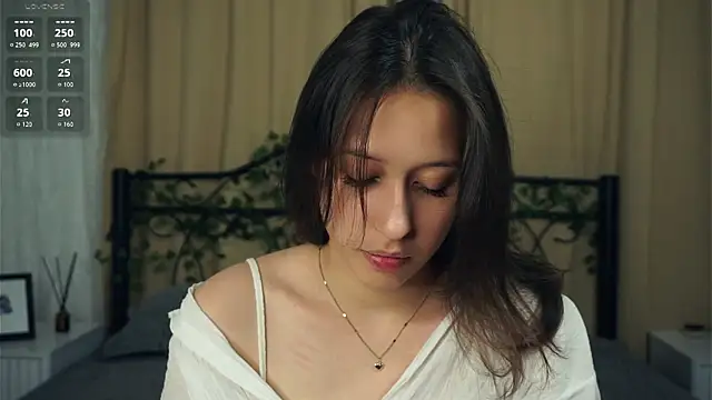 Snapshot of BeckyBurgh chatting on 09/18/25, 05:37 BeckyBurgh online show from 09/18/25, 05:37