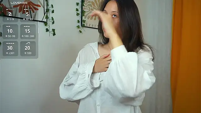 Snapshot of BeckyBurgh chatting on 10/12/25, 06:07 BeckyBurgh online show from 10/12/25, 06:07