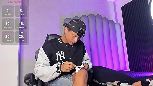  Leohot  online show from 10/23/25, 03:50