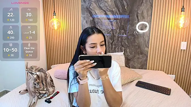 Snapshot of Alana-Jones chatting on 09/10/25, 11:54 Alana-Jones online show from 09/10/25, 11:54