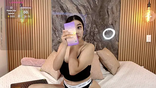 Snapshot of Alana-Jones chatting on 10/28/25, 01:25 Alana-Jones online show from 10/28/25, 01:25